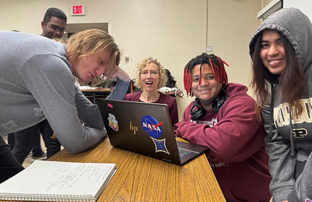 Students taking PHYS 344 with Prof. Erica Carlson were able to use a quantum computer last fall. 